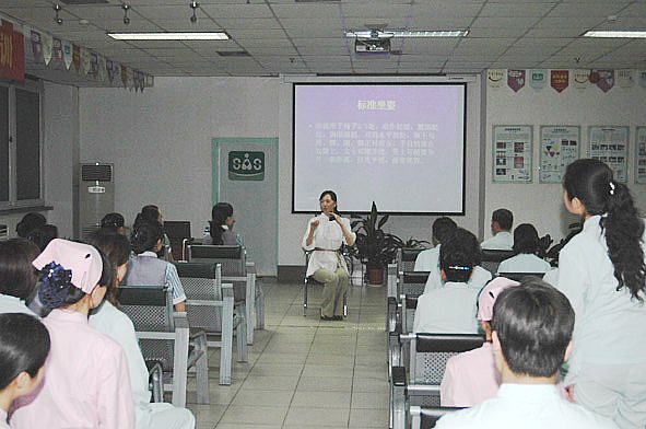 深圳市北大中心医院  医护礼仪.png